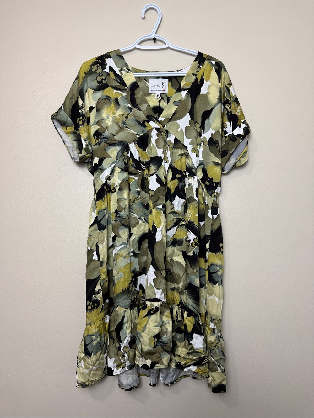 Compli K. Olive Floral V-Neck Short Sleeve Tunic Dress size M